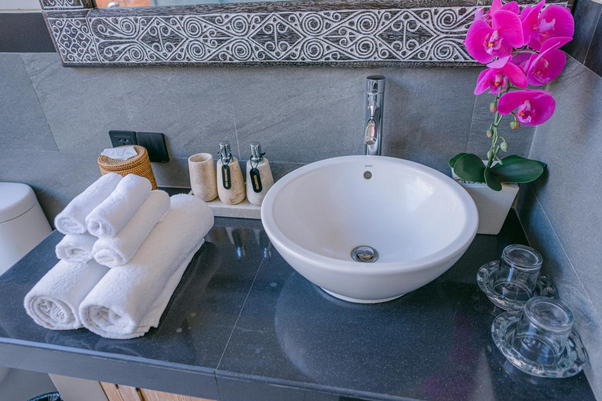 2 Seasons Villa Sun - Luxury With Private Pool อูบุด ภายนอก รูปภาพ