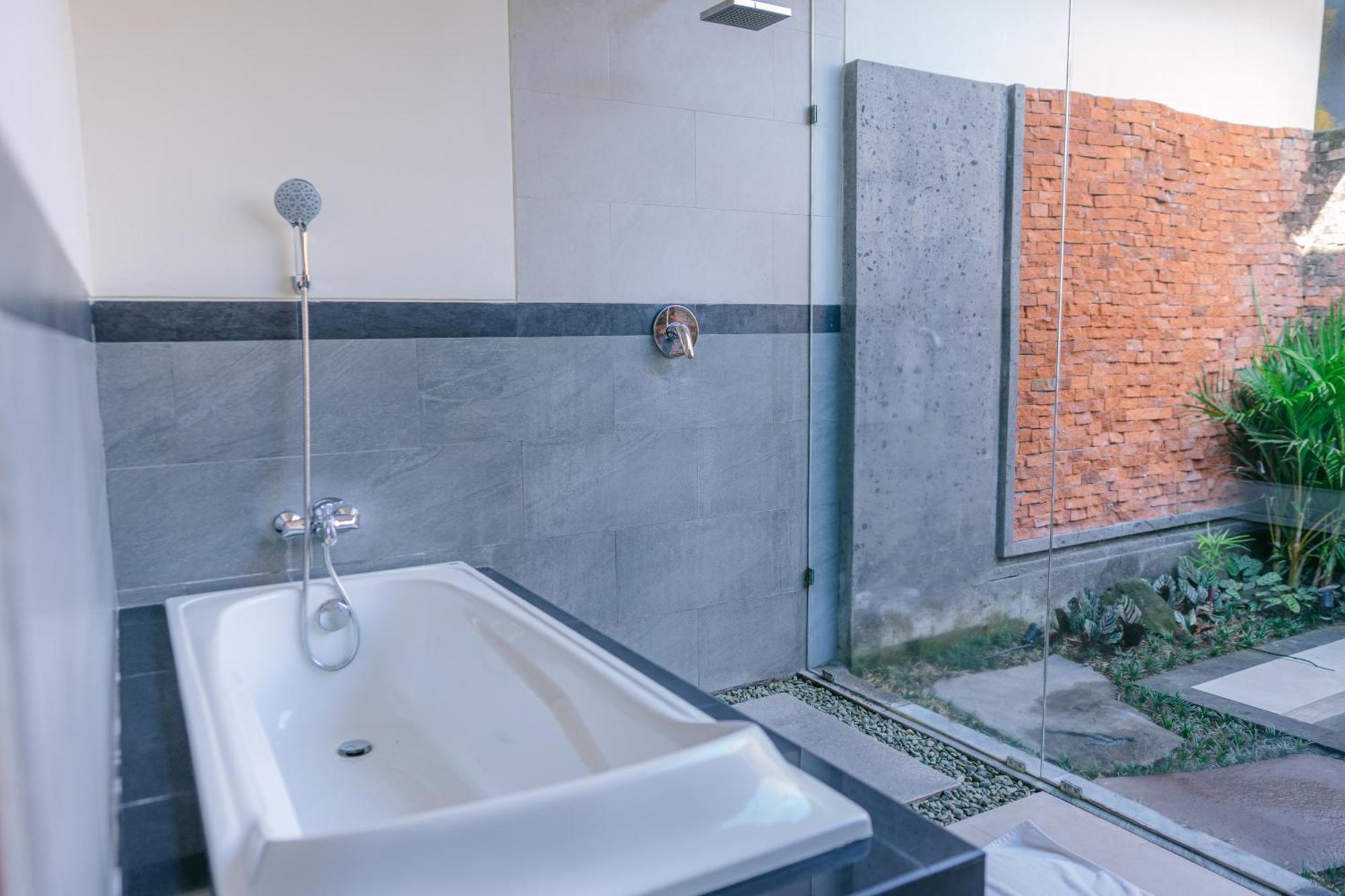 2 Seasons Villa Sun - Luxury With Private Pool อูบุด ภายนอก รูปภาพ